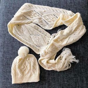 Aeropostale beanie and scarf set